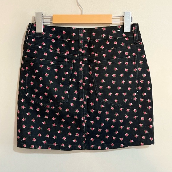 ⚡️Forever 21 Bundle⚡️3 Cropped Off the Shoulder Blouses & Rose Print Denim Skirt - Picture 11 of 14